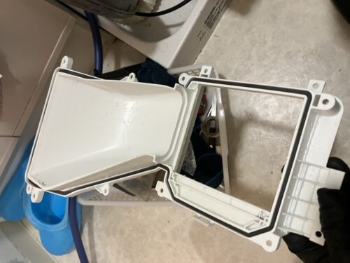 クリーニング後の日立ドラム式洗濯機：乾燥ダクトのふた