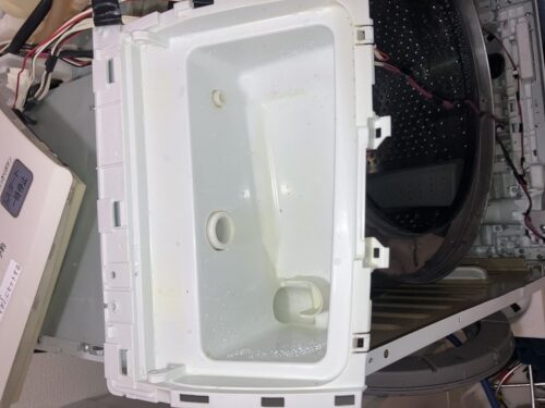 クリーニング後の日立ドラム式洗濯機：洗剤ケース
