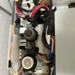 日立ドラム式洗濯機の給水弁交換前の状態