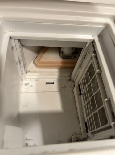 日立ドラム式洗濯機：乾燥中にフラップが閉まっている状態（故障）